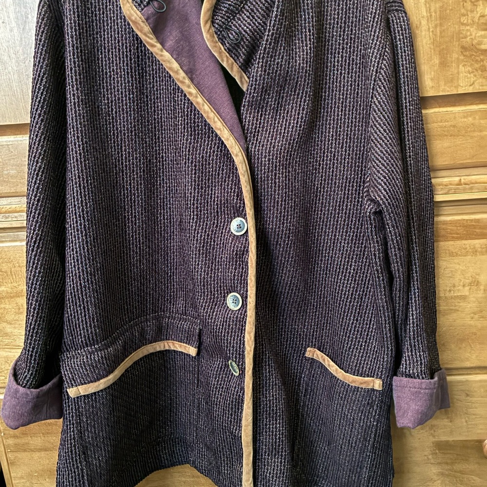 Chic Women's Textured Blazer with Tan Accents